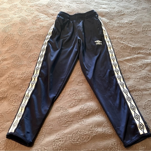 KIDS Umbro Athletic Pants - Picture 1 of 4